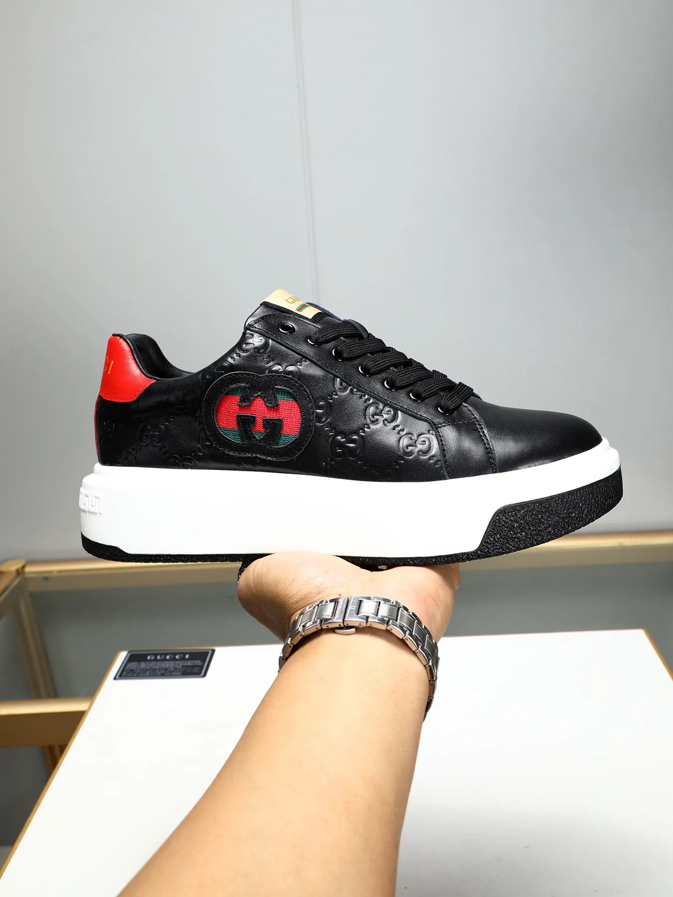 Men's shoes 💰480 New men's shoes GUCCI Fashion trend Made of first-layer calfskin ➕ washed sheep lining! The foot feels super comfortable and the workmanship is impeccable. Foam ultra-light outsole, size: 38-44 (45 customized) 4 colors to choose from!